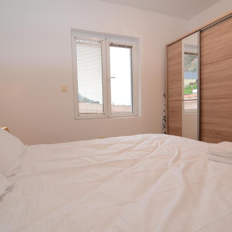 Maritimo Apartments - One-Bedroom Apartment - 15