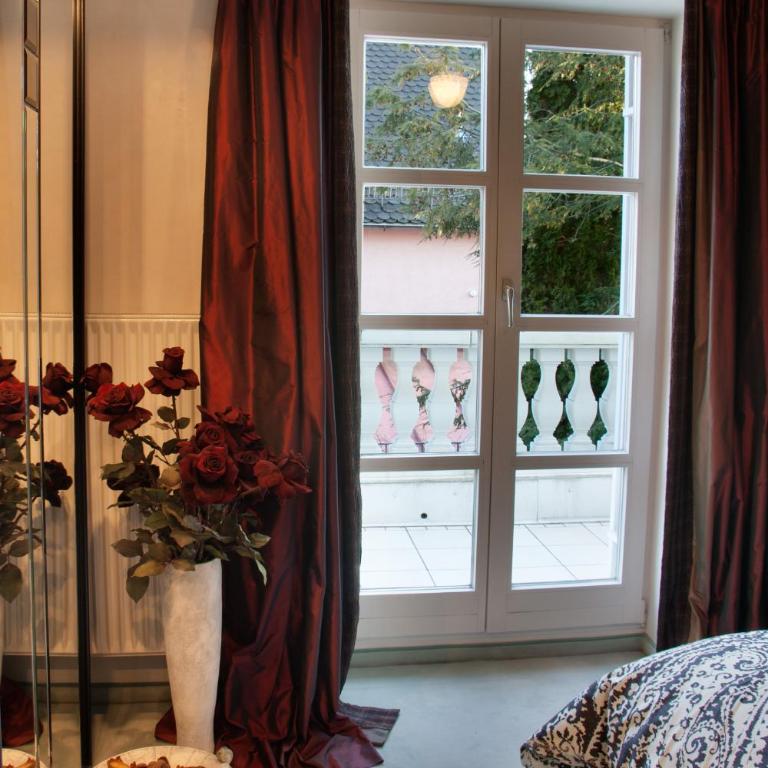 Lion Homestay Munich - Zimmer mit Kingsize-Bett und Balkon - 19