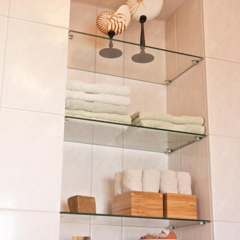 Lion Homestay Munich - Zimmer mit Kingsize-Bett und Balkon - 22