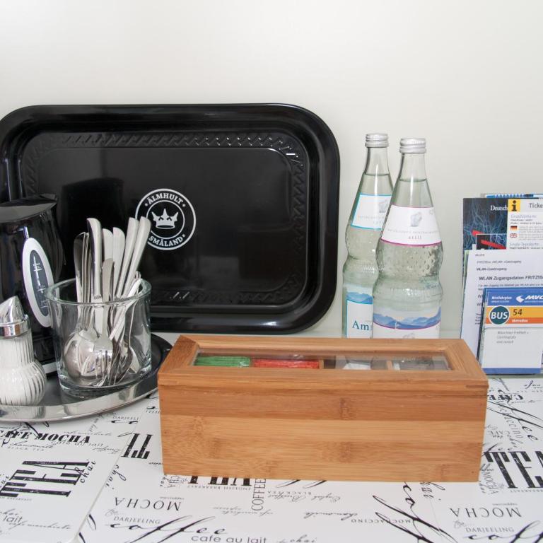 Lion Homestay Munich - Zimmer mit Kingsize-Bett und Balkon - 13