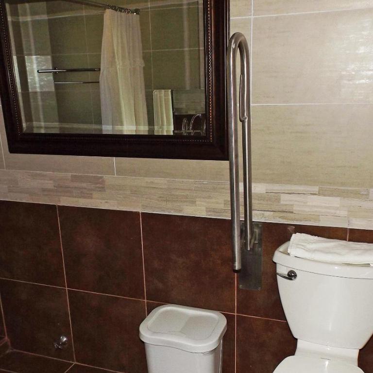 La Perla Hotel - Economy Double Room - 2