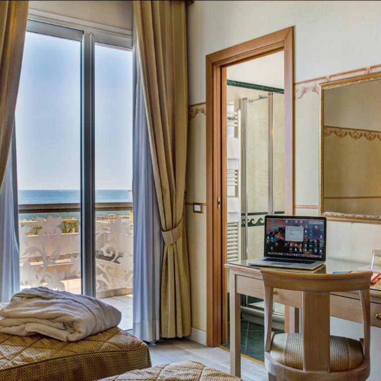 Hotel Byron - Camera Matrimoniale/Doppia con Letti Singoli con Vista Mare - 4