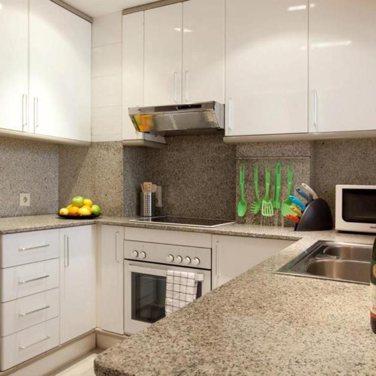 Sagrada Familia Apartment 265 - Four Bedroom Apartment - 36