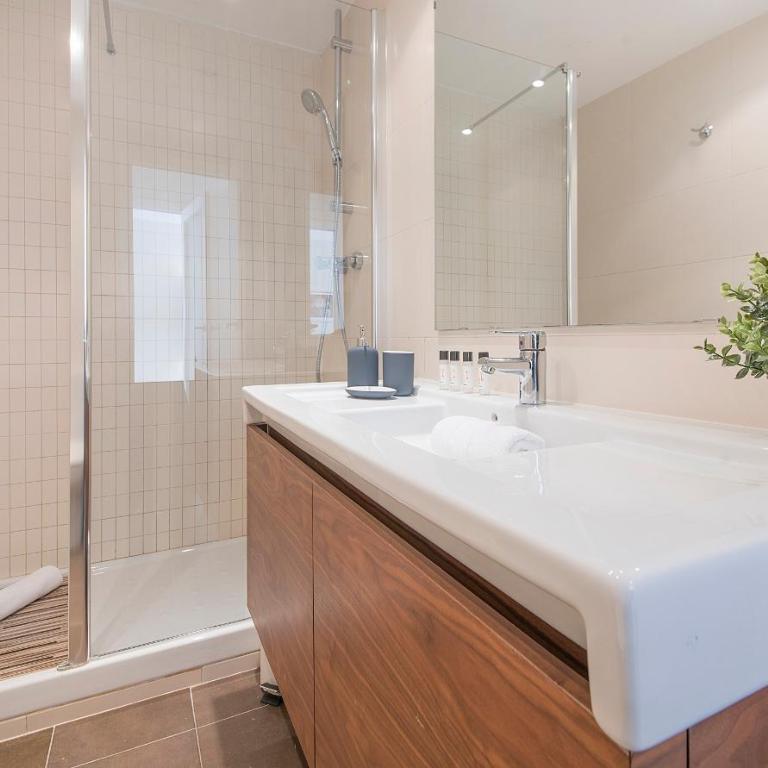 You Stylish El Born Apartments - Four-Bedroom Apartment with Terrace- Carrer Consell de Cent - 11
