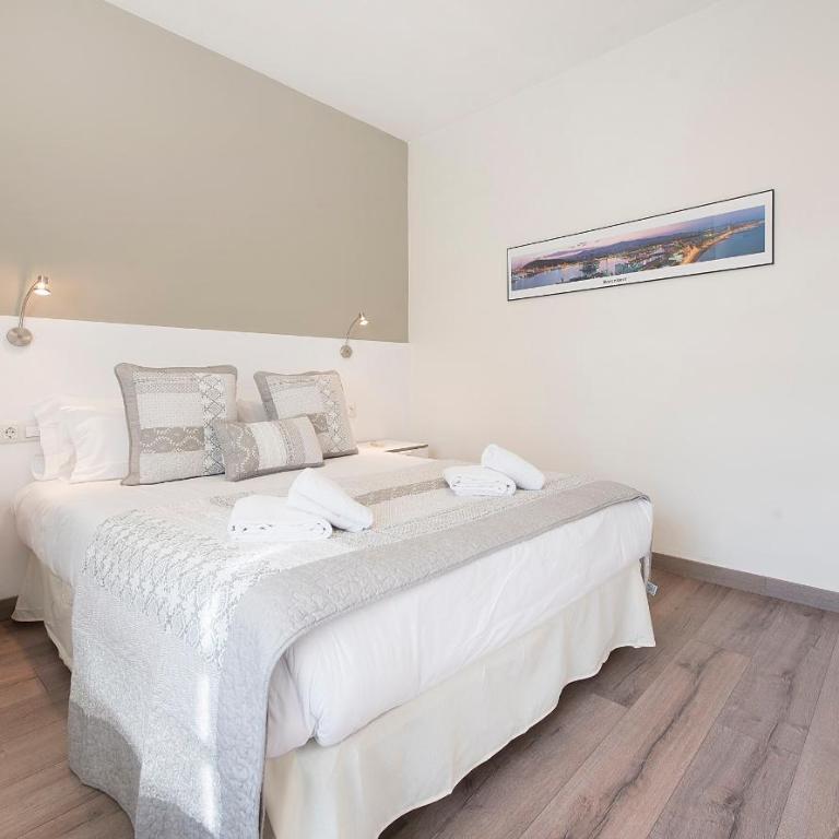 You Stylish El Born Apartments - Four-Bedroom Apartment with Terrace- Carrer Consell de Cent - 4