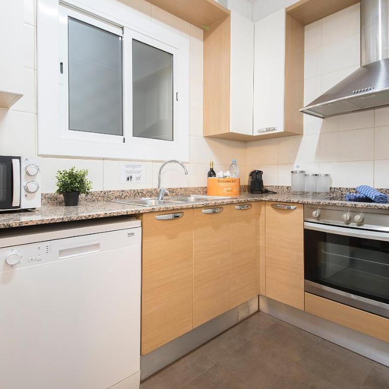 You Stylish El Born Apartments - Four-Bedroom Apartment with Terrace- Carrer Consell de Cent - 10