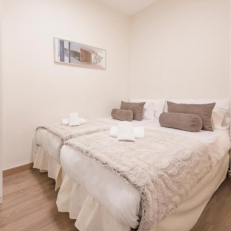 You Stylish El Born Apartments - Four-Bedroom Apartment with Terrace- Carrer Consell de Cent - 9
