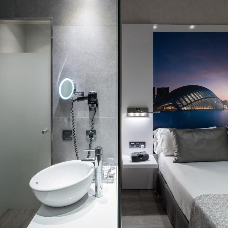 Catalonia Gran Via BCN - Superior Double Room with Terrace - 4