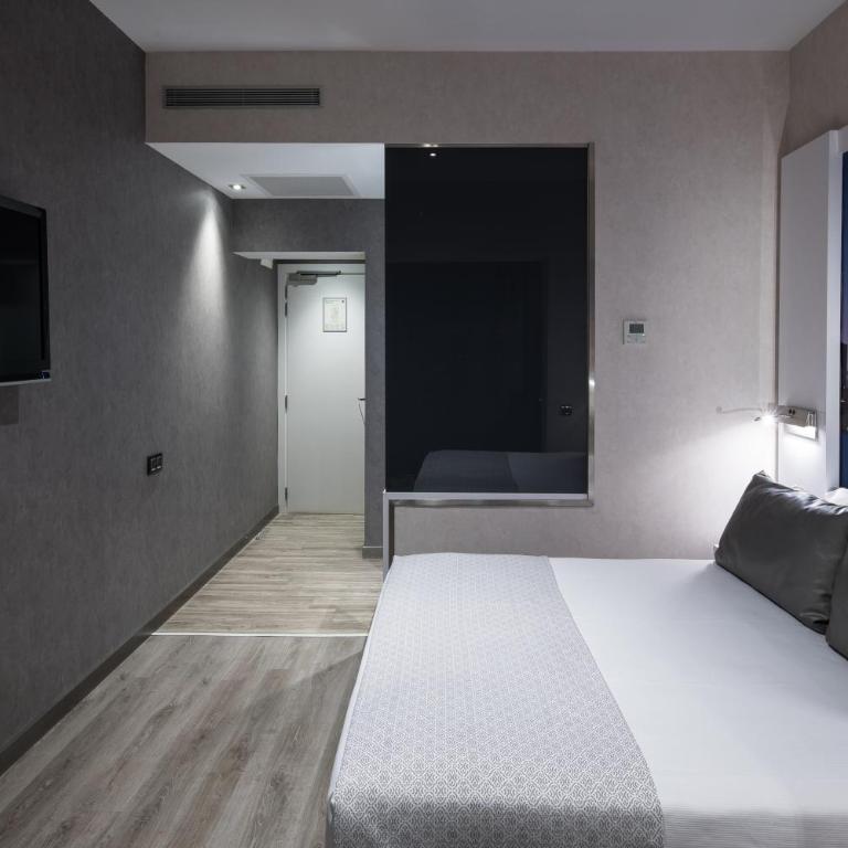 Catalonia Gran Via BCN - Superior Double Room with Terrace - 5