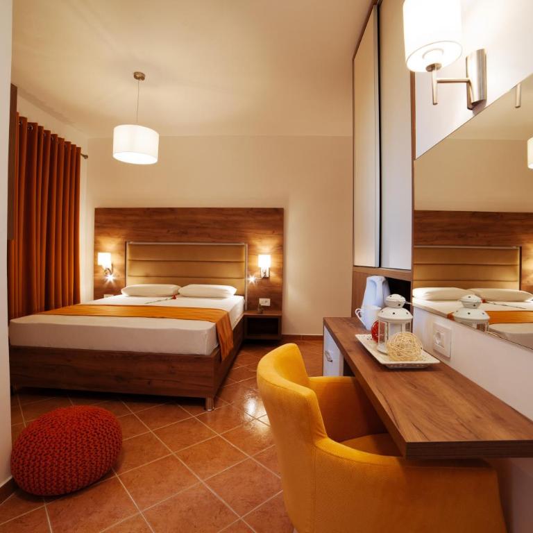 Guest House Pasha - Komfor Dvokrevetna Soba sa Bračnim Krevetom, Balkonom i Pogledom na Vrt - 18