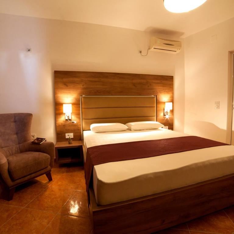 Guest House Pasha - Deluks Dvokrevetna Soba sa Bračnim Krevetom, Balkonom i Pogledom na Vrt - 22