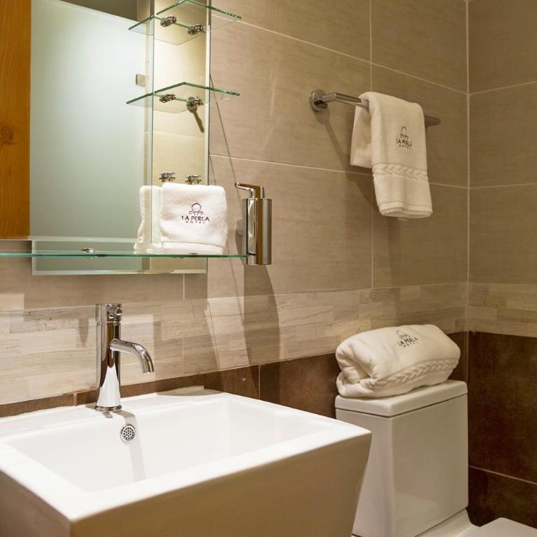 La Perla Hotel - Habitación Doble con balcón - 4