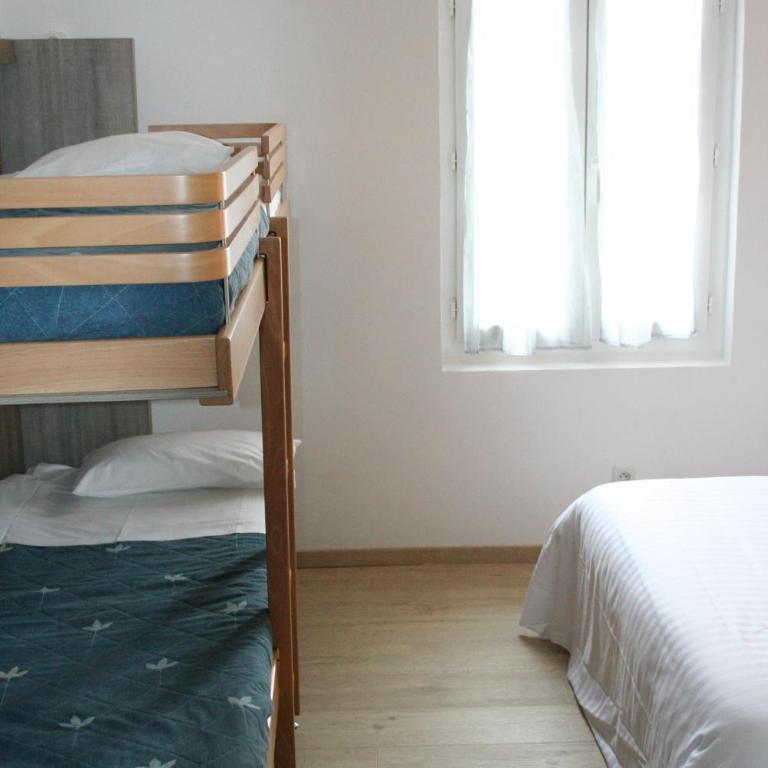 Hôtel Les Italiens - Chambre Quadruple avec Salle de Bains - 3