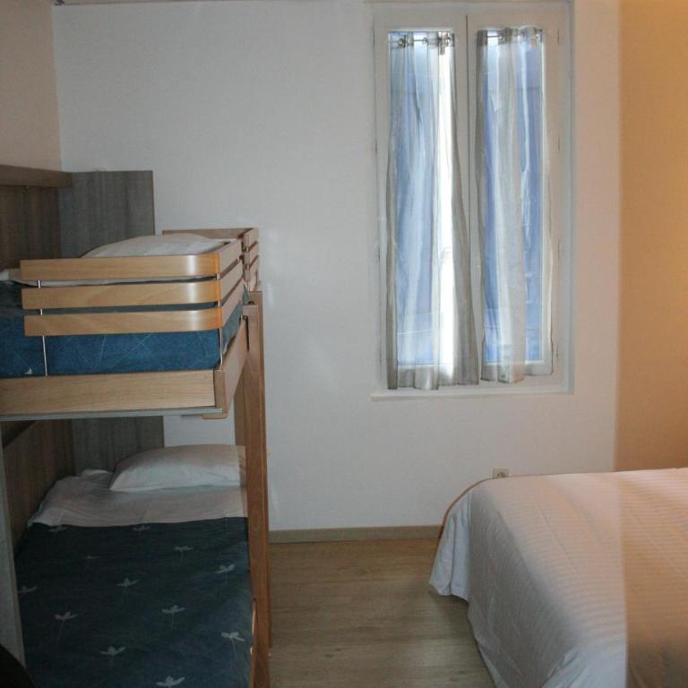Hôtel Les Italiens - Chambre Quadruple avec Salle de Bains - 5