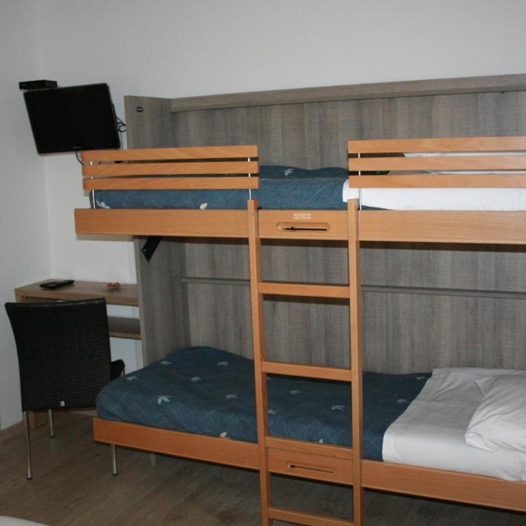 Hôtel Les Italiens - Chambre Quadruple avec Salle de Bains - 1