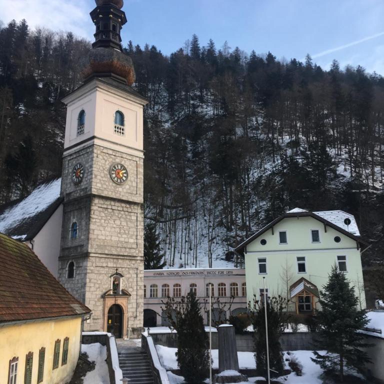 Pension Kirchenwirt - Doppelzimmer mit Bergblick - 4