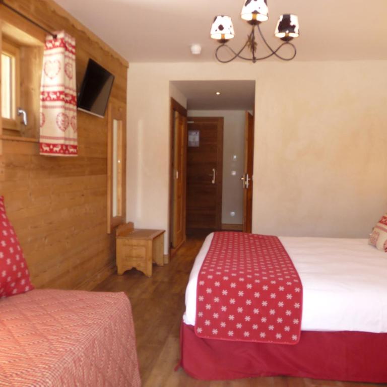 Chalet-Hôtel Le Beausoleil, The Originals Relais - Chambre Triple - 12