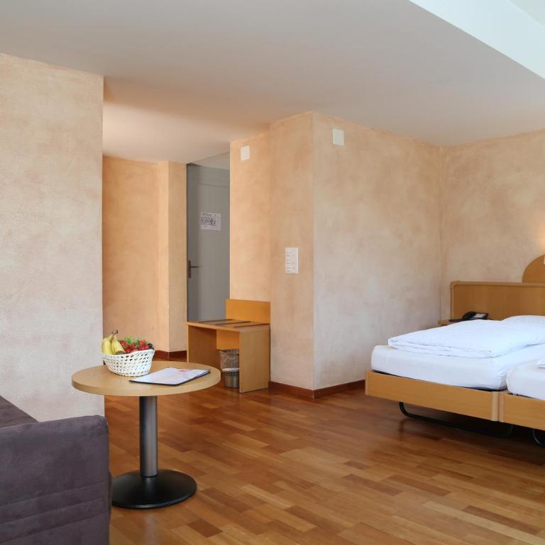 Hotel Crystal Interlaken - Deluxe Vierbettzimmer mit Klimaanlage und Dachterrasse - 4
