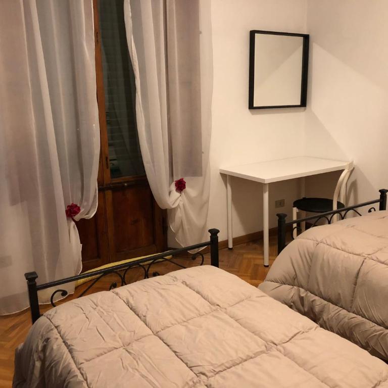 Da Paola - Camera Matrimoniale/Doppia con Letti Singoli con Bagno in Comune - 12