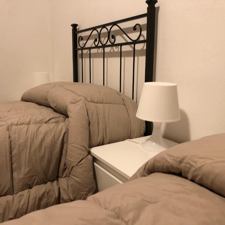 Da Paola - Camera Matrimoniale/Doppia con Letti Singoli con Bagno in Comune - 10