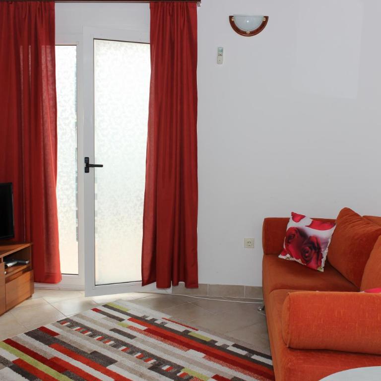 Apartment Dijana - Apartment with Mountain View - 9