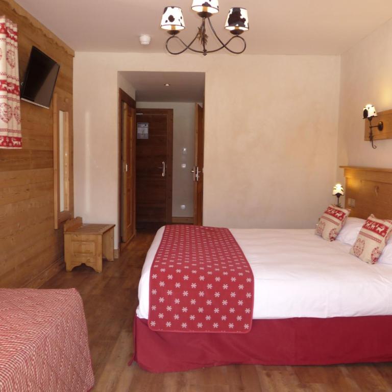 Chalet-Hôtel Le Beausoleil, The Originals Relais - Chambre Triple - 10