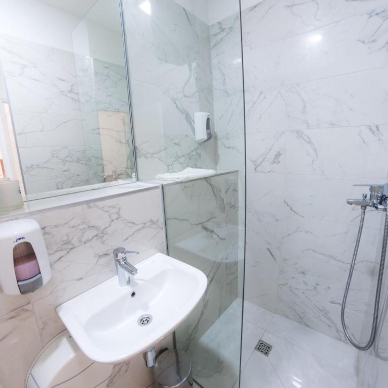 Orange Business Centar Apartments - Economy Double or Twin Room - 10