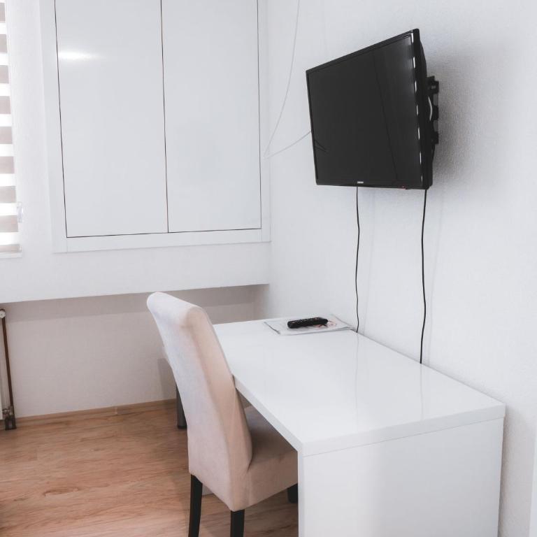 Orange Business Centar Apartments - Economy Double or Twin Room - 17