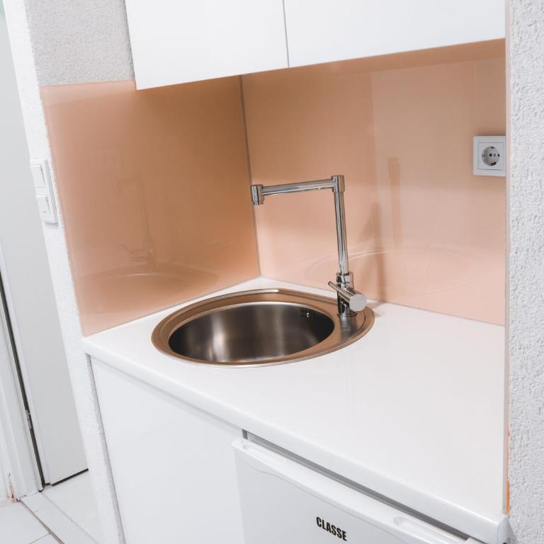 Orange Business Centar Apartments - Economy Double or Twin Room - 7