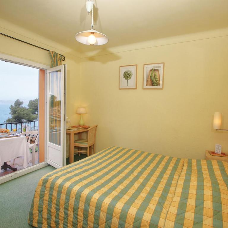 Logis Hôtel le Provencal Rest les Mûriers - Chambre avec Balcon et Vue sur Mer - 11