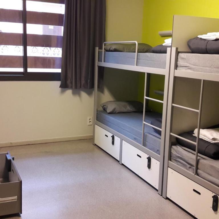 Barcelona Pere Tarrés Youth Hostel - Single Bed in 8-Bed Female Dormitory Room - 3