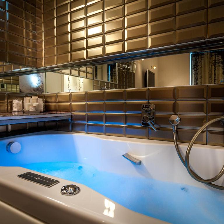 Apostrophe Hôtel - Chambre Double Balneo avec Baignoire de Chromothérapie - 8