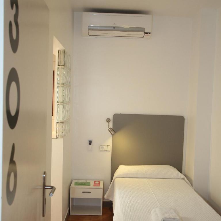 Hostal Ripoll Ibiza - Habitación Individual con baño compartido - 2