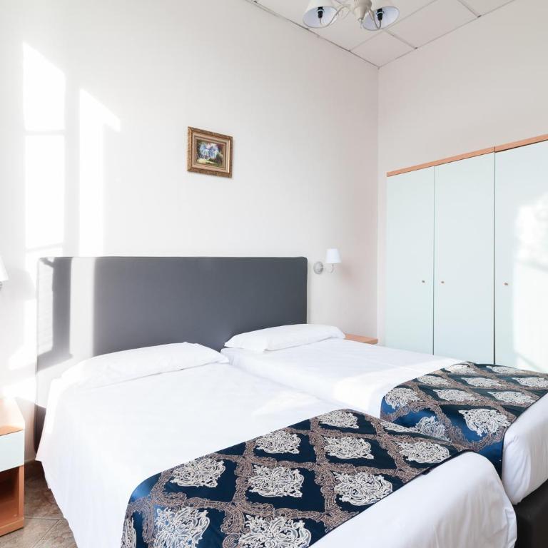 Hotel St. James - Standard Double or Twin Room - 2