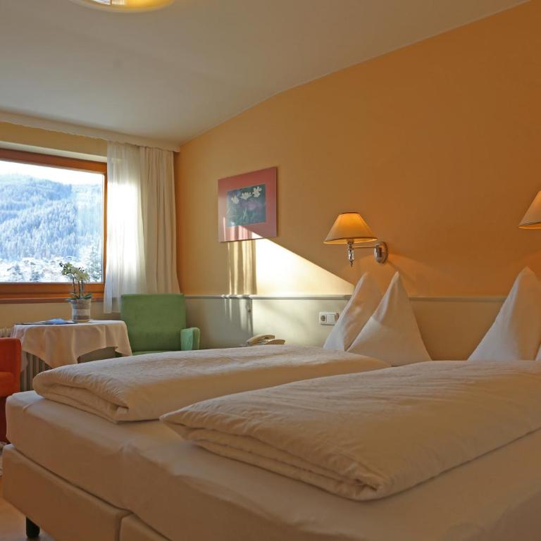 Hotel - Restaurant Gosauerhof - Classic Doppelzimmer mit Bergblick - 1