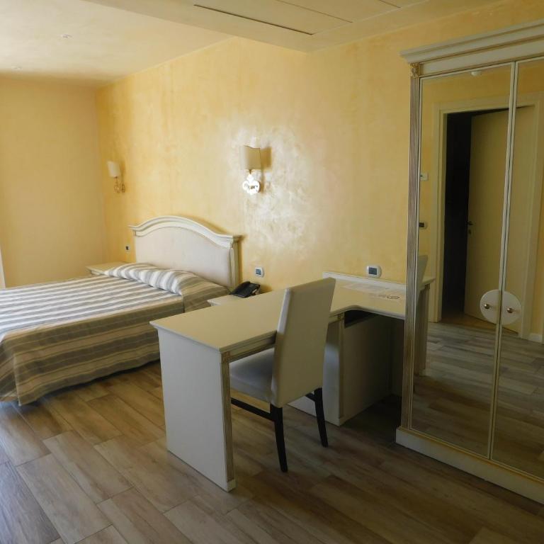 "La Conchiglia d' Oro" HOTEL & SPA - Camera Quadrupla con Balcone - 8