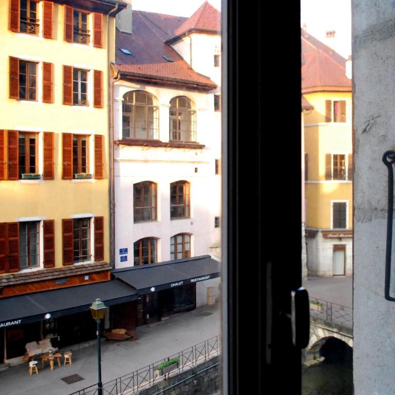 Gite urbain AU 2BIS - Annecy - Appartement avec Vue sur le Canal - 19