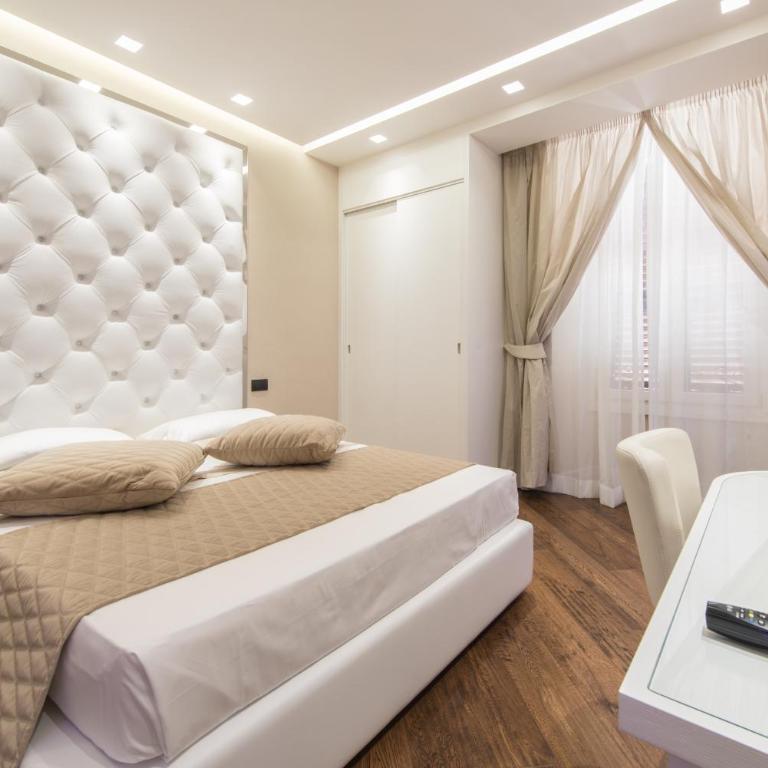 LUX Suites in Roma - Camera Matrimoniale Deluxe con Doccia - 1