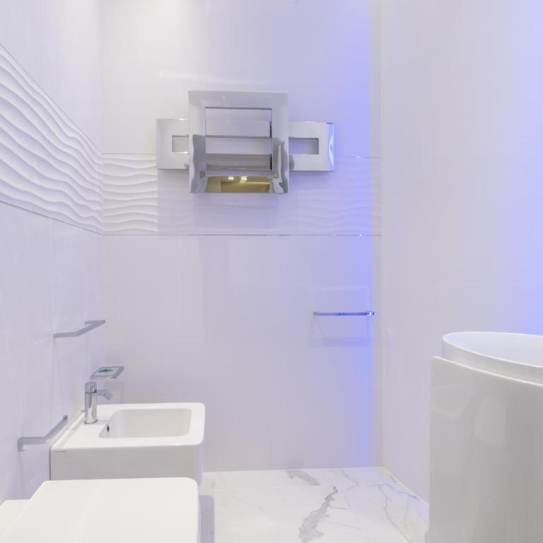 LUX Suites in Roma - Camera Deluxe Matrimoniale con Vasca Idromassaggio - 32