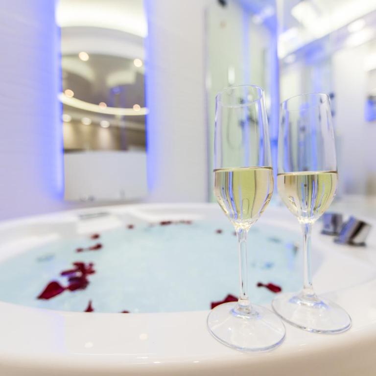 LUX Suites in Roma - Camera Deluxe Matrimoniale con Vasca Idromassaggio - 1