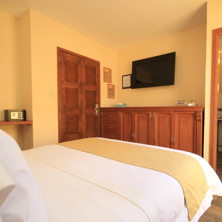 Hotel Boutique Ponciano - Standard Room with Balcony - 4