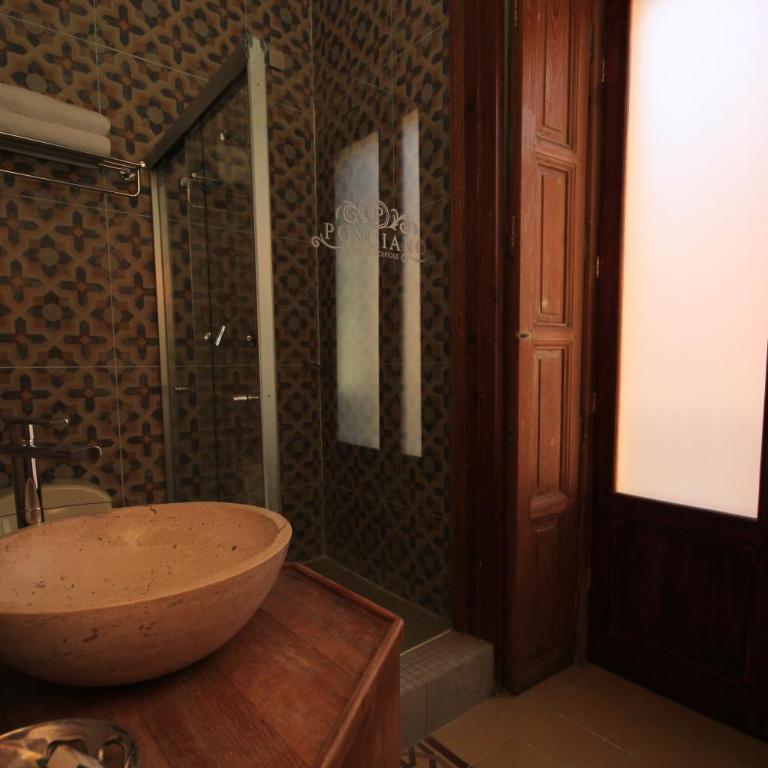 Hotel Boutique Ponciano - Suite with Two Double Beds with Balcony - 2