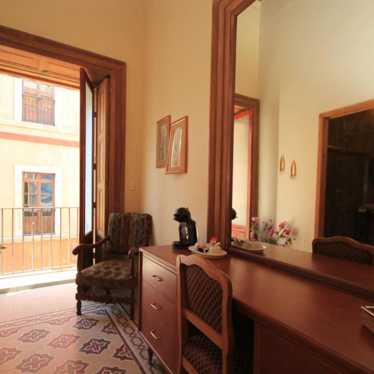 Hotel Boutique Ponciano - Deluxe Room with Balcony - 2