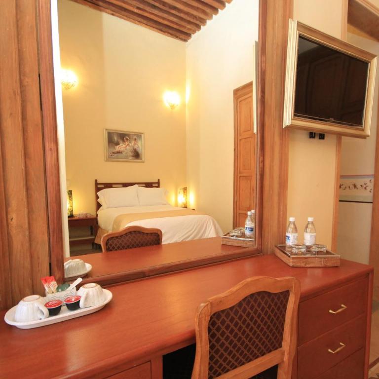 Hotel Boutique Ponciano - Deluxe Room with Balcony - 4
