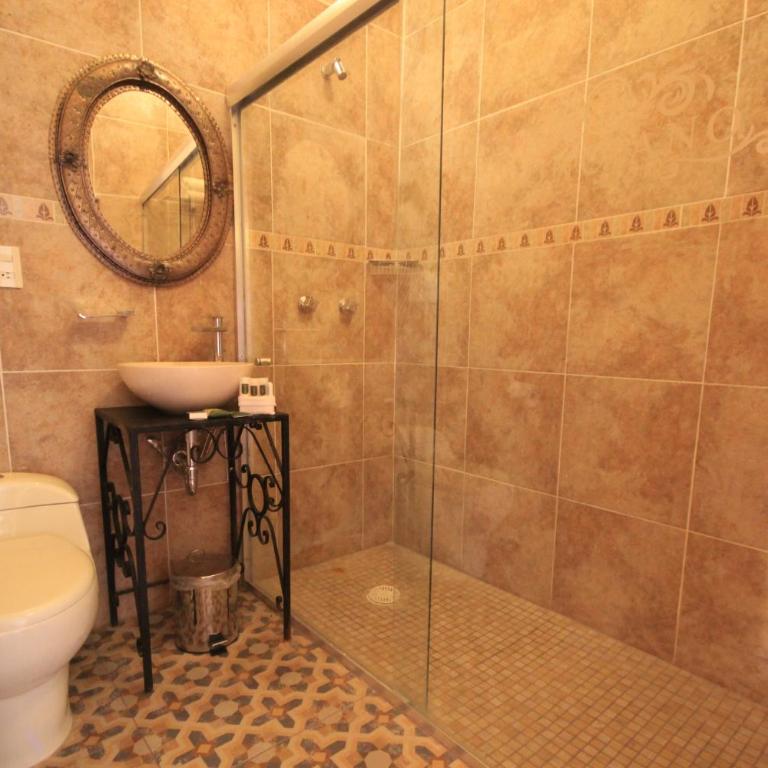Hotel Boutique Ponciano - Deluxe Room with Balcony - 5