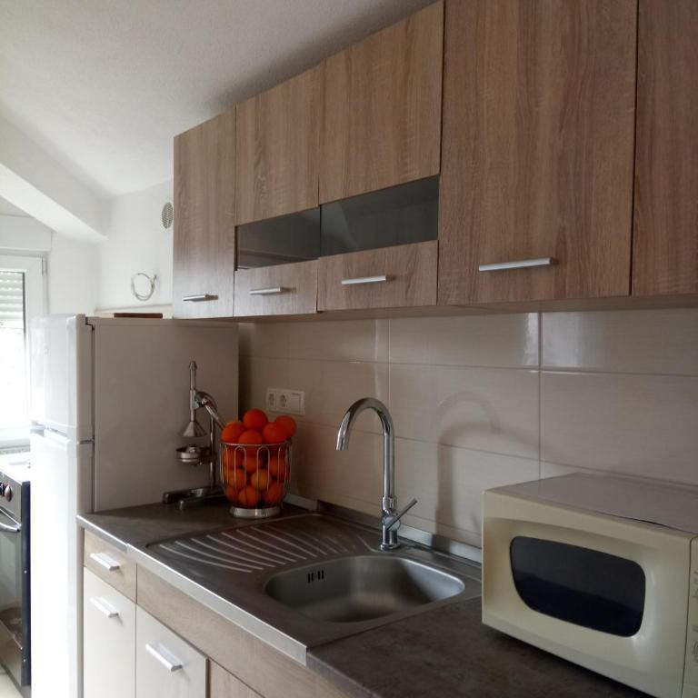 Apartments Aldi - Apartment with Balcony - 8