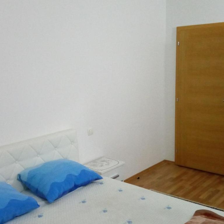 Apartments Aldi - Apartment with Balcony - 16