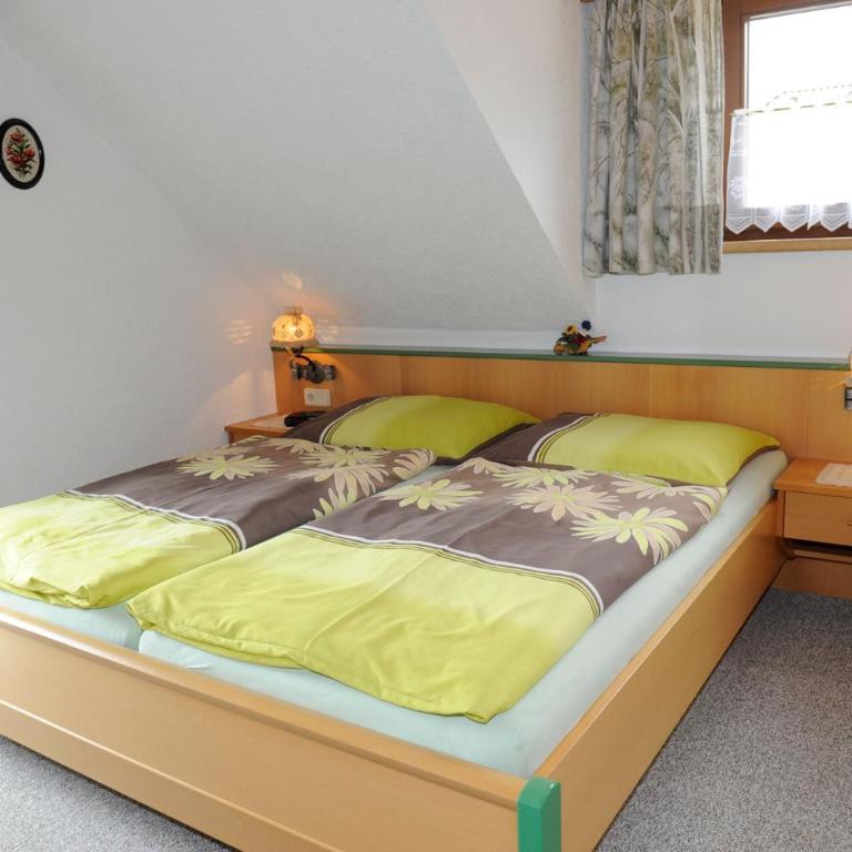 Haus Dorfer - Doppelzimmer mit Balkon - 1