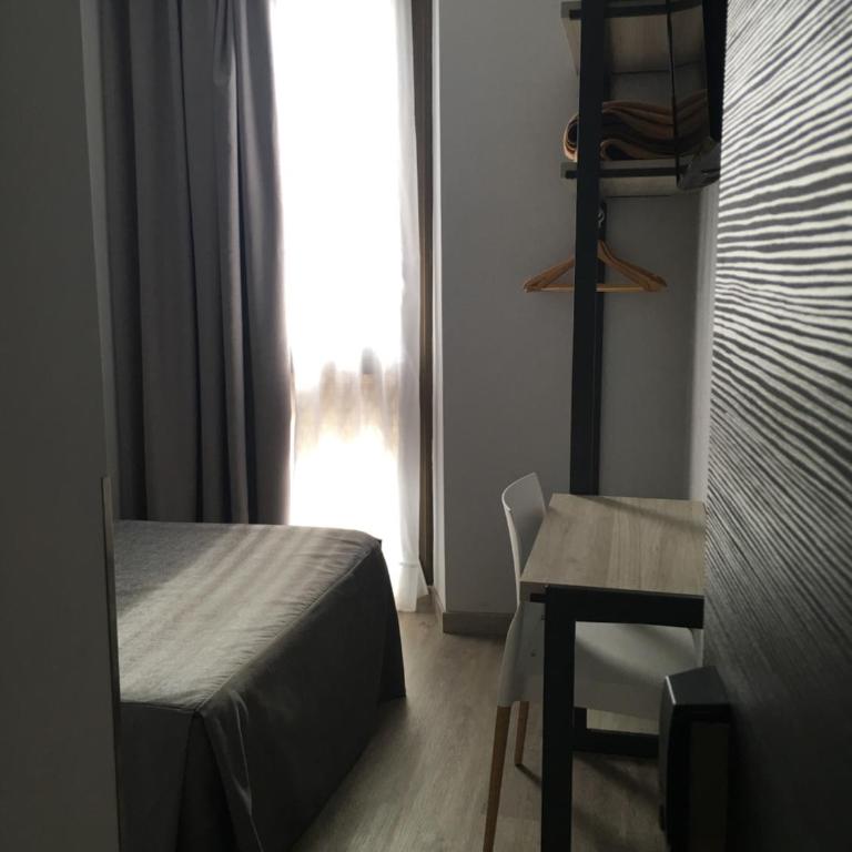 Hostal Benidorm - Single Room with View - 10