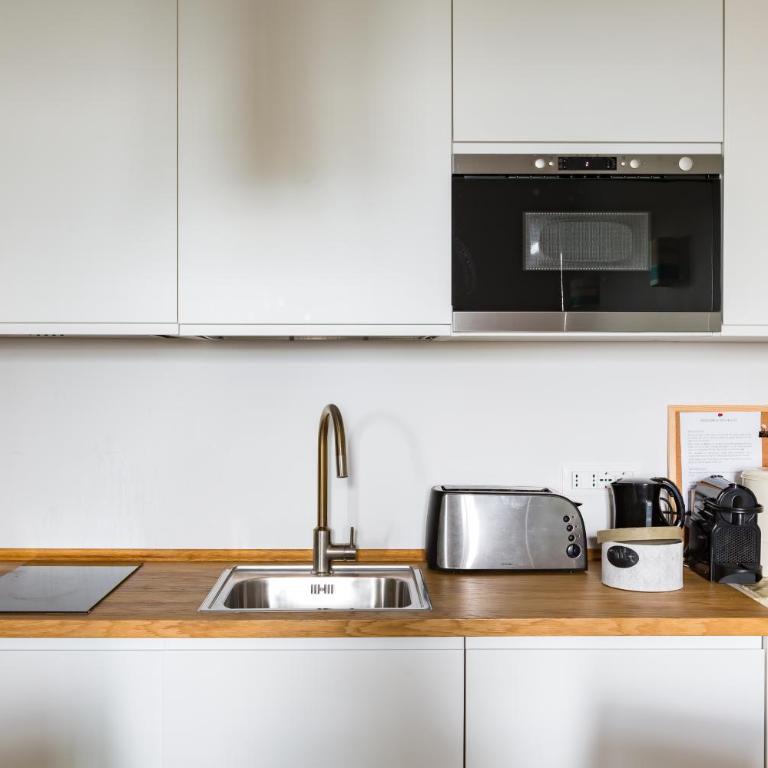 Guest House Poerio88 - Camera Familiare con Bagno - 9
